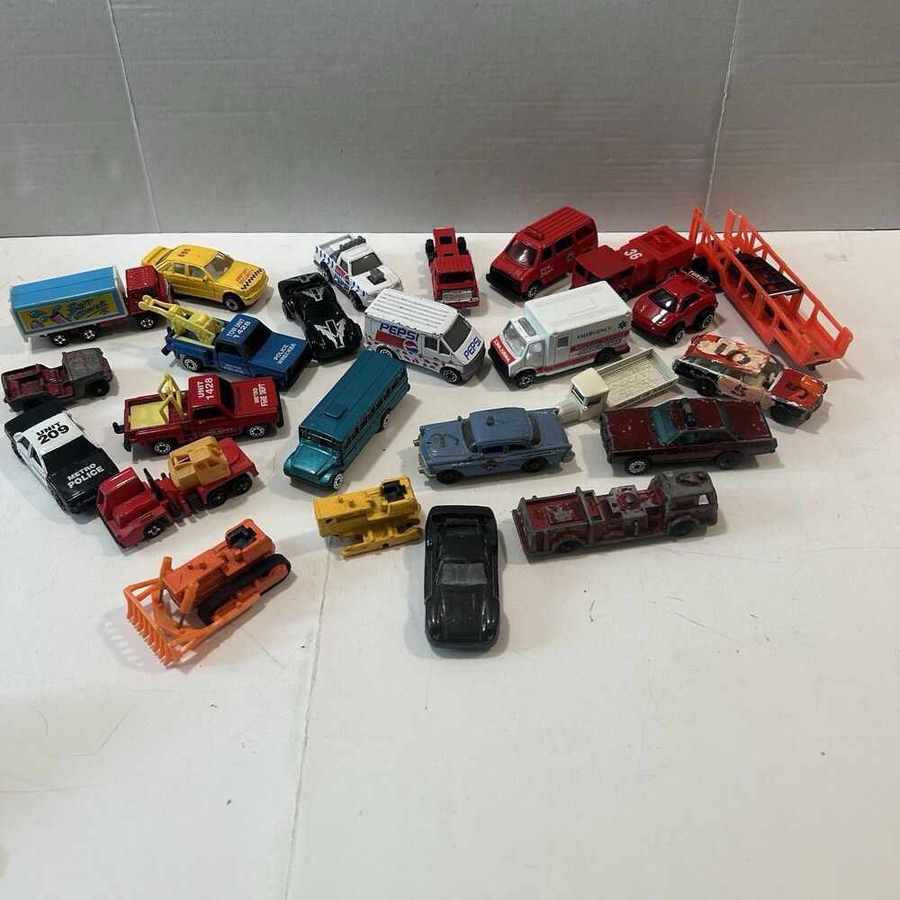Mixed Lot 25 Vintage Diecast Toy Cars Matchbox, Tootsietoy USA, Unbranded